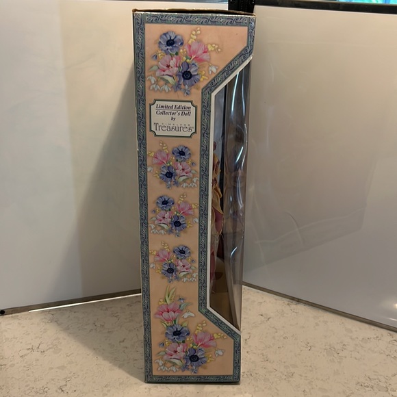 Angelina collection doll - Picture 6 of 7